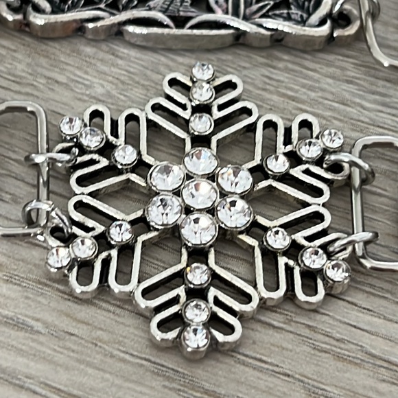 Set of 3 Sweater/Scarf Clips - Picture 4 of 5